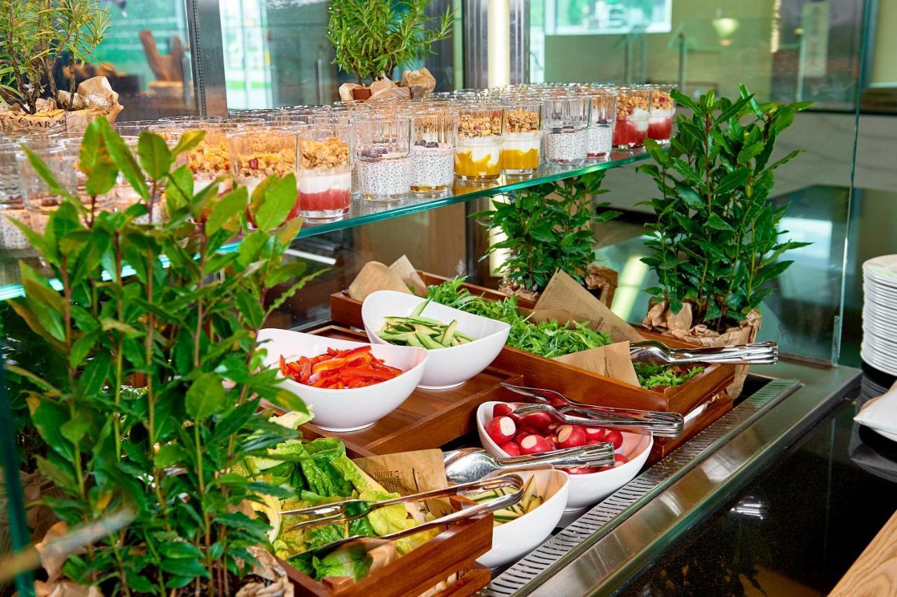 Sound Garden Airport Hotel Warschau