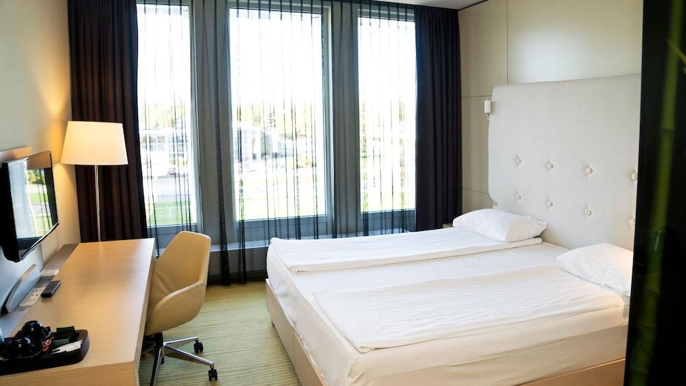 Sound Garden Airport 3* Warschau