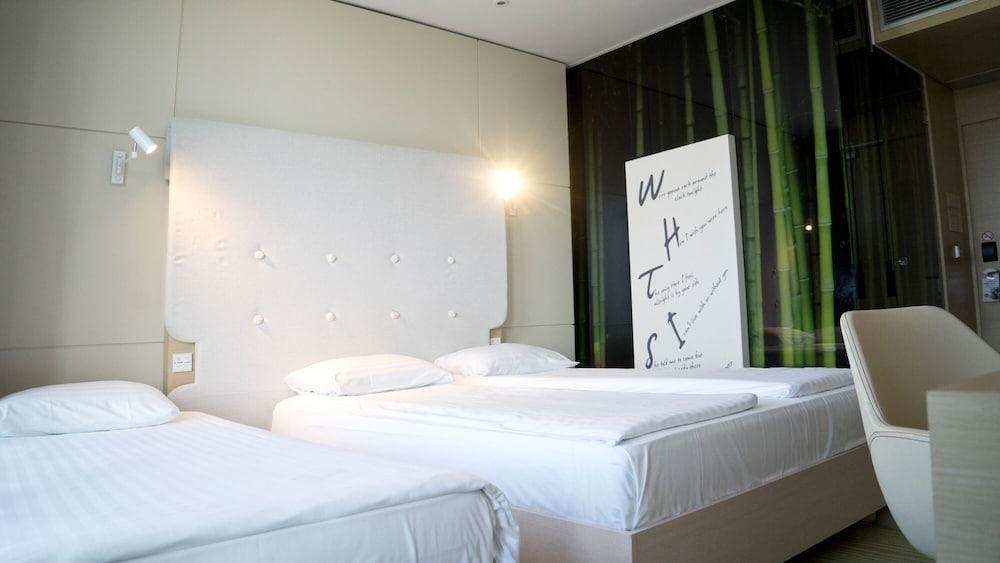 Hotel Sound Garden Airport