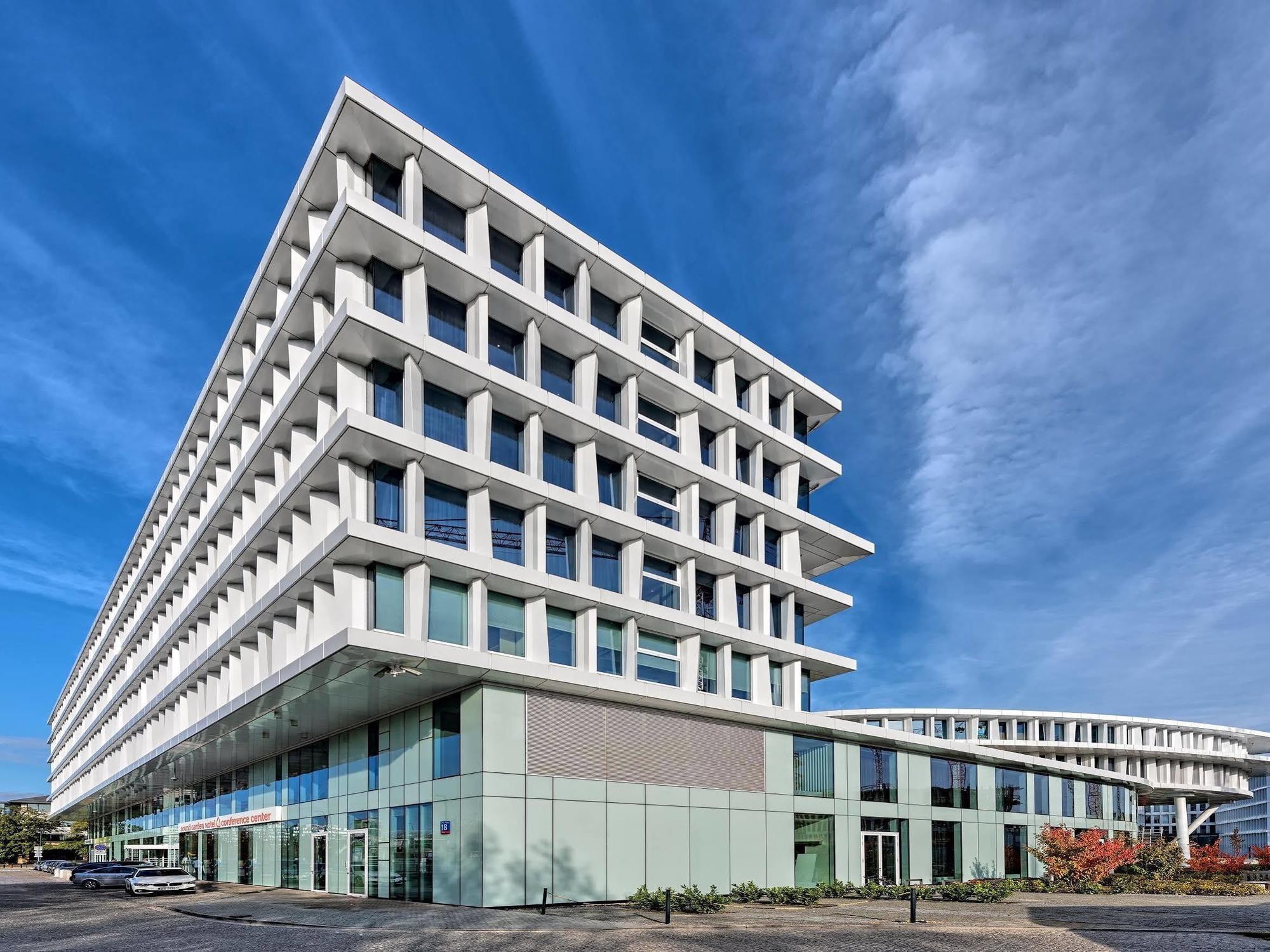 Sound Garden Airport Hotel