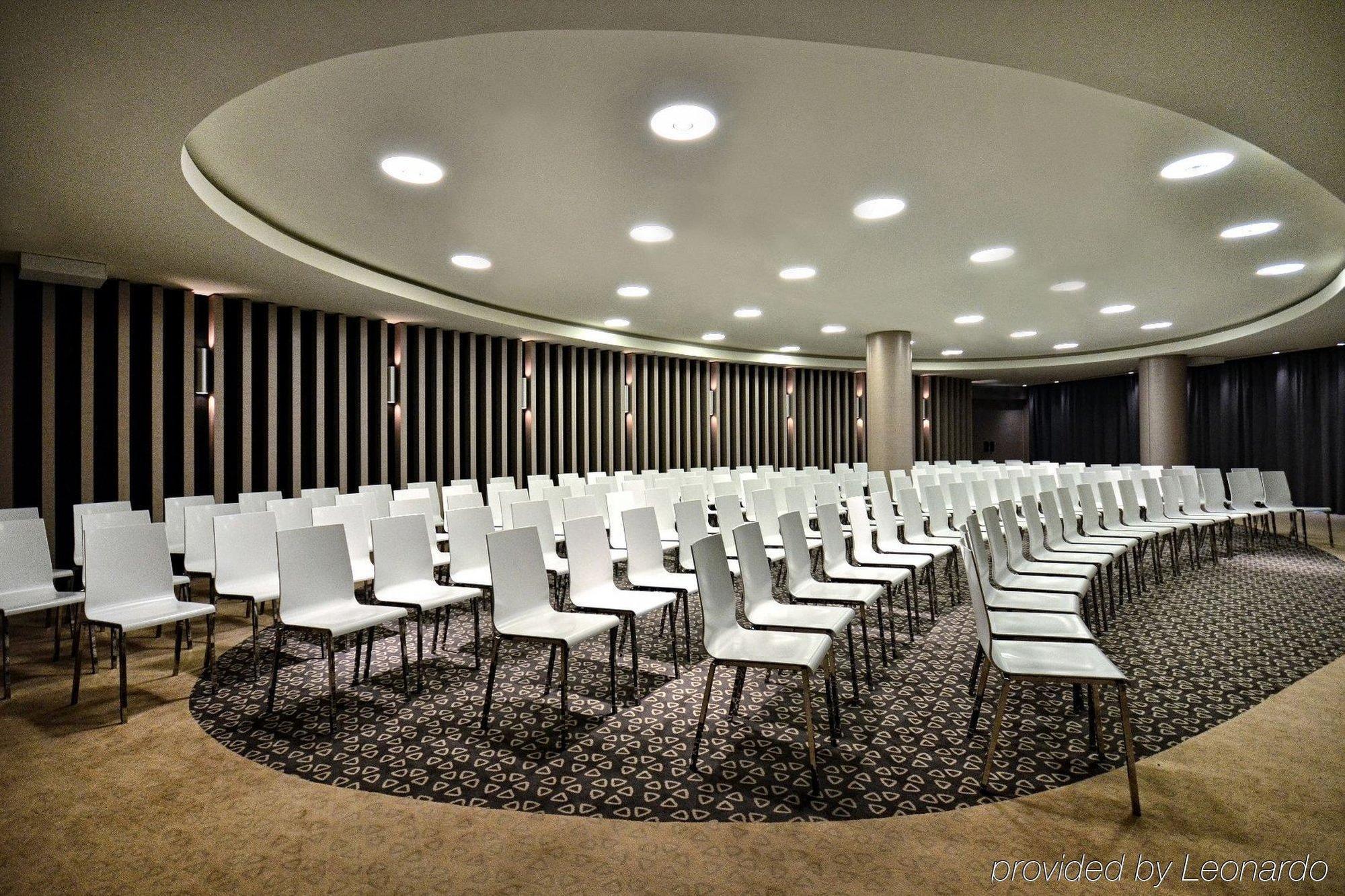 Hotel Sound Garden Airport Varšava